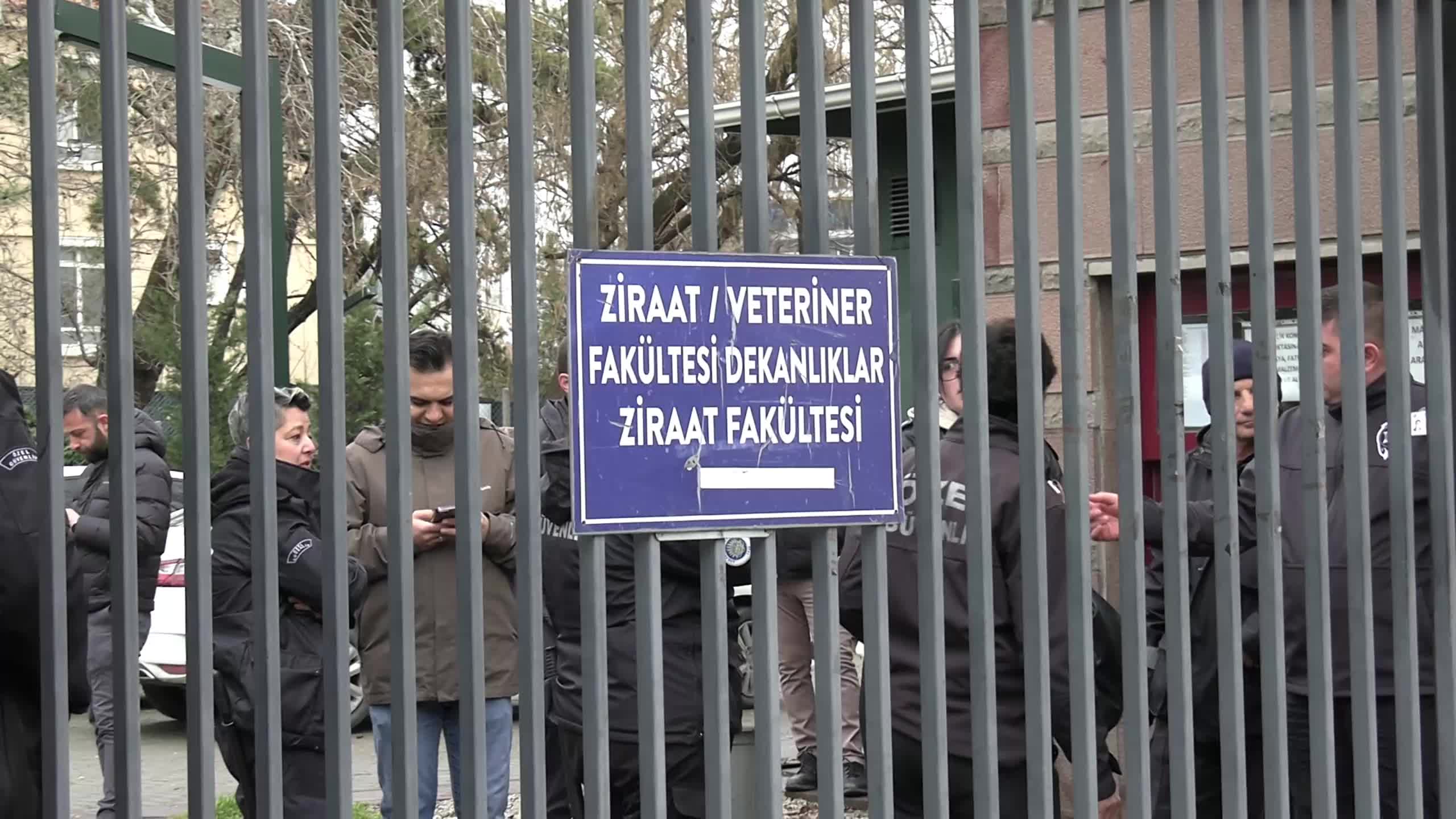 Ankara Üniversitesi Veteriner Fakültesi'nde köpeklerin toplatılmasına tepki: "Her pazartesi dekanlık önünde hayvanlarımız için sesimizi çıkartacağız"