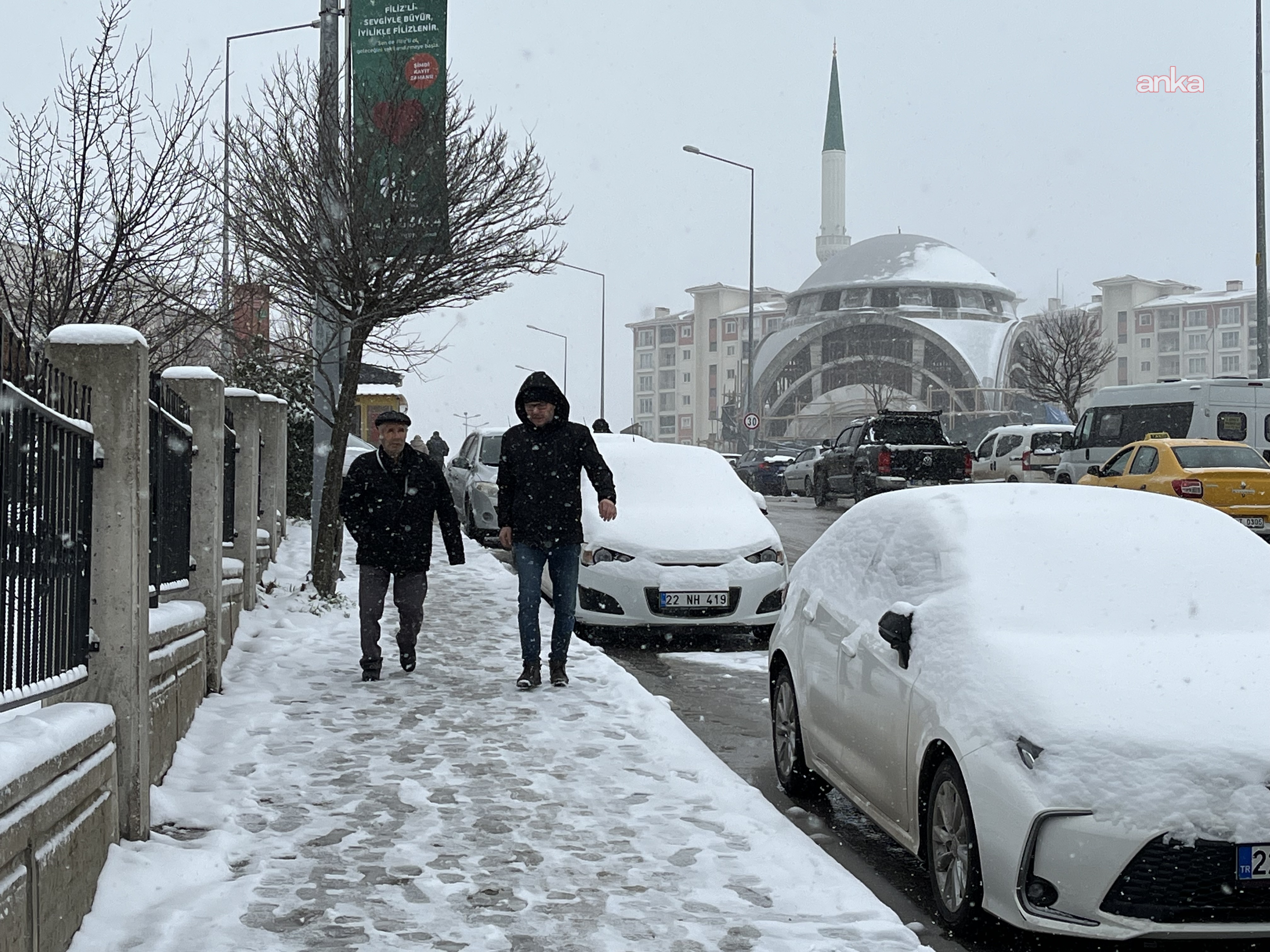 Edirne'de kar yağışı nedeniyle motokuryelerin trafiğe çıkışı yasaklandı