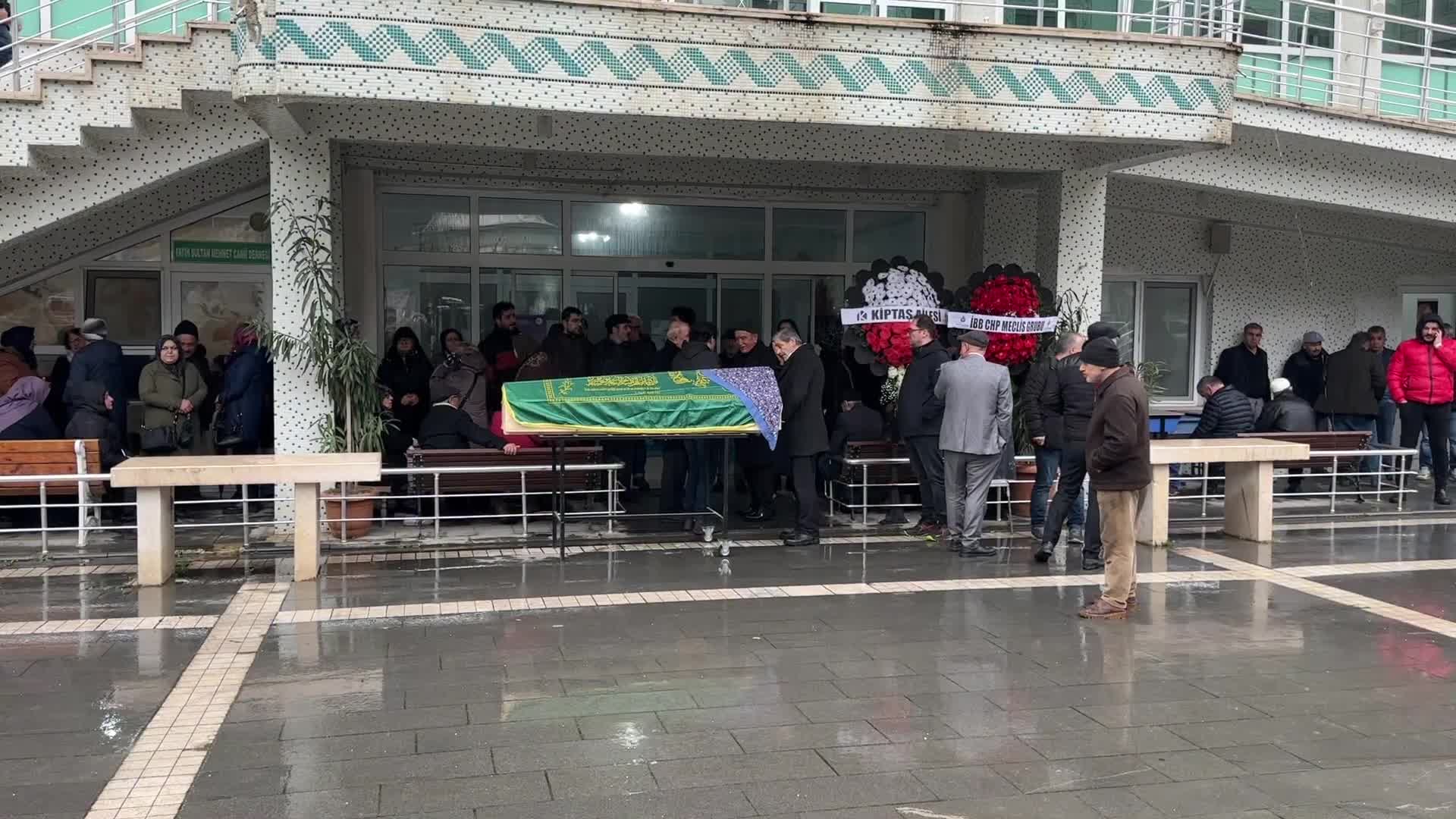 İBB Meclis Üyesi ekonomist Oğuz Demir’in annesinin cenazesi toprağa verildi