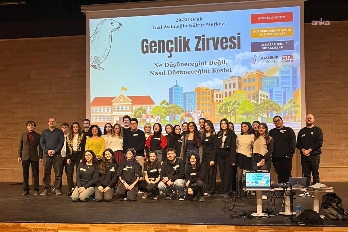 Ataşehir'de düzenlenen "Gençlik Zirvesi"nde eğitimin güncel sorunları ve çözüm önerileri tartışıldı