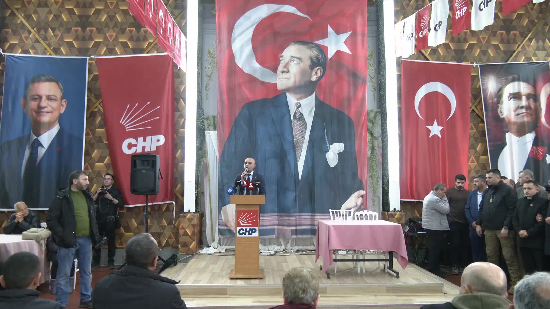 CHP Genel Başkanı Özel, İslahiye’de depremde hayatını kaybedenler için anma programına katıldı: "İktidar olduğumuzda sorunlarınızı kökünden çözmeye söz veriyoruz"