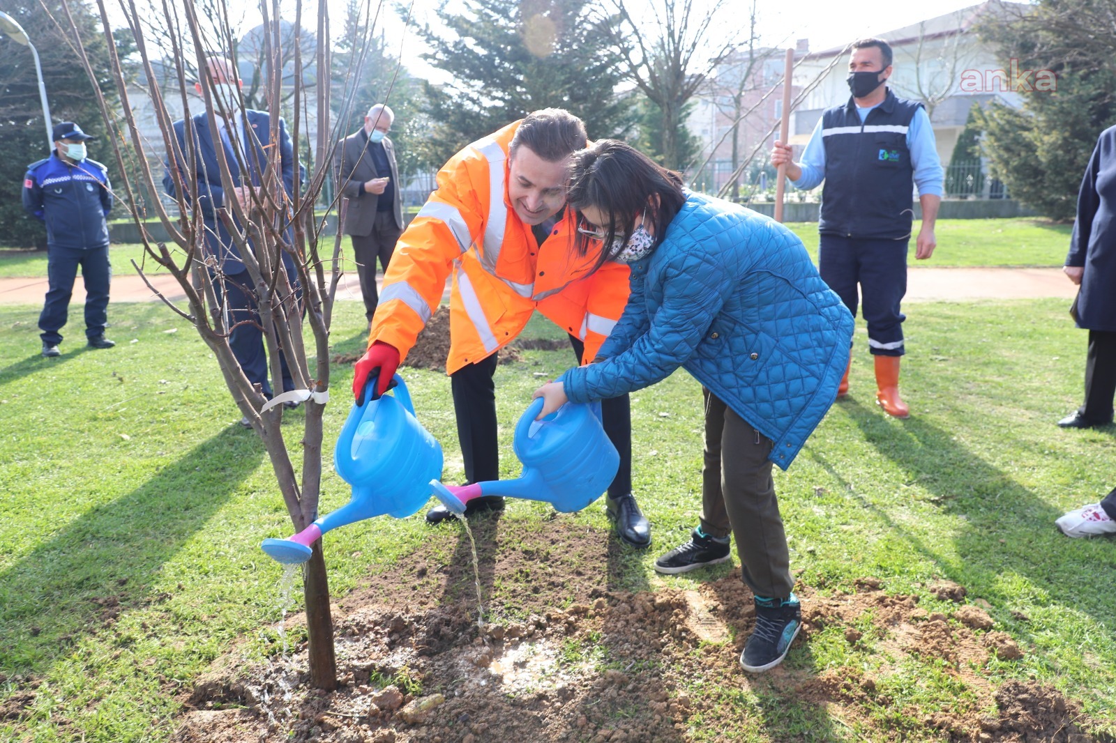 CHP'Lİ AKIN, İZMİT BELEDİYE BAŞKANI HÜRRİYET İLE FİDAN DİKTİ