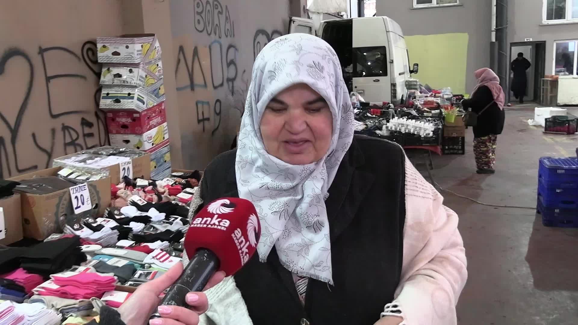 Avcılar Firuzköy Pazarı'nda ANKA muhabirine içini döken vatandaşlar: Çıldırmaya az kaldı, Allah baştakilere merhamet versin! Gelsinler 10 insanı dinlesinler, hep zenginlerle olmuyor