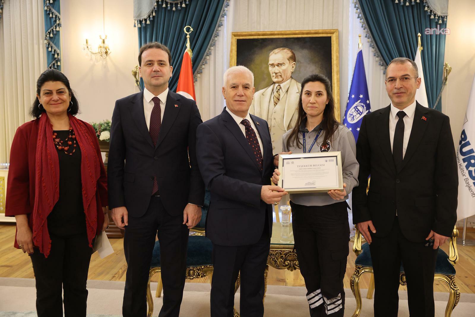 Bursa Büyükşehir Belediye Başkanı Bozbey’den örnek güvenlik görevlisine teşekkür