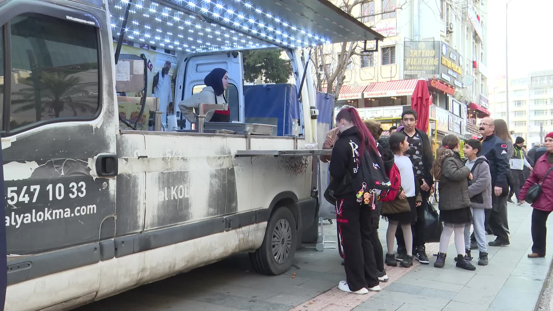 Antalya Büyükşehir Belediyesi'nden Berat Kandili’nde lokma ve kandil simidi ikramı