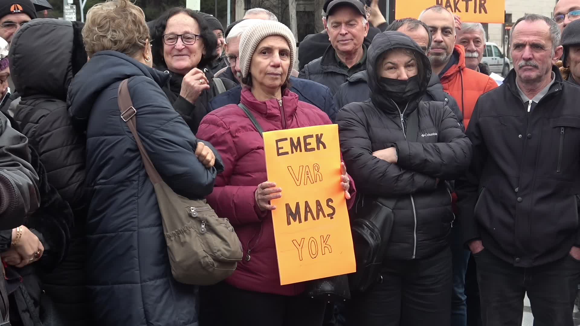 CHP'li Akbulut Burdur'daki "Emekliler Kürsüsü"nden seslendi: "Verdikleri seçim rüşvetlerine artık inanmayalım"
