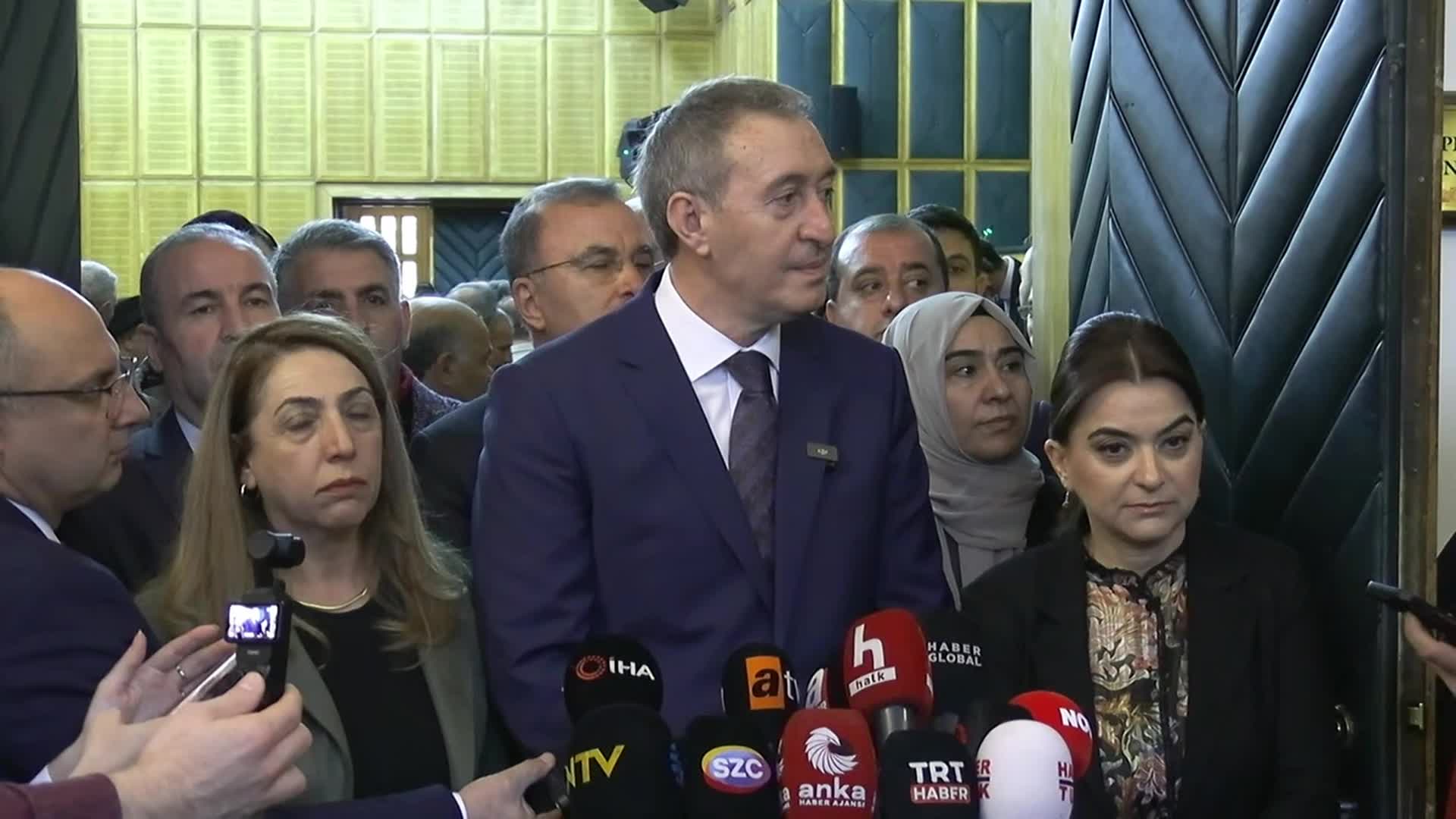Bahçeli'nin "Öcalan umuda, Ahmetler makama ve Demirtaş yuvasına" açıklaması... Bakırhan: "Sayın Bahçeli iktidar ortağıdır, bu meselelerin muhatabı iktidardır"