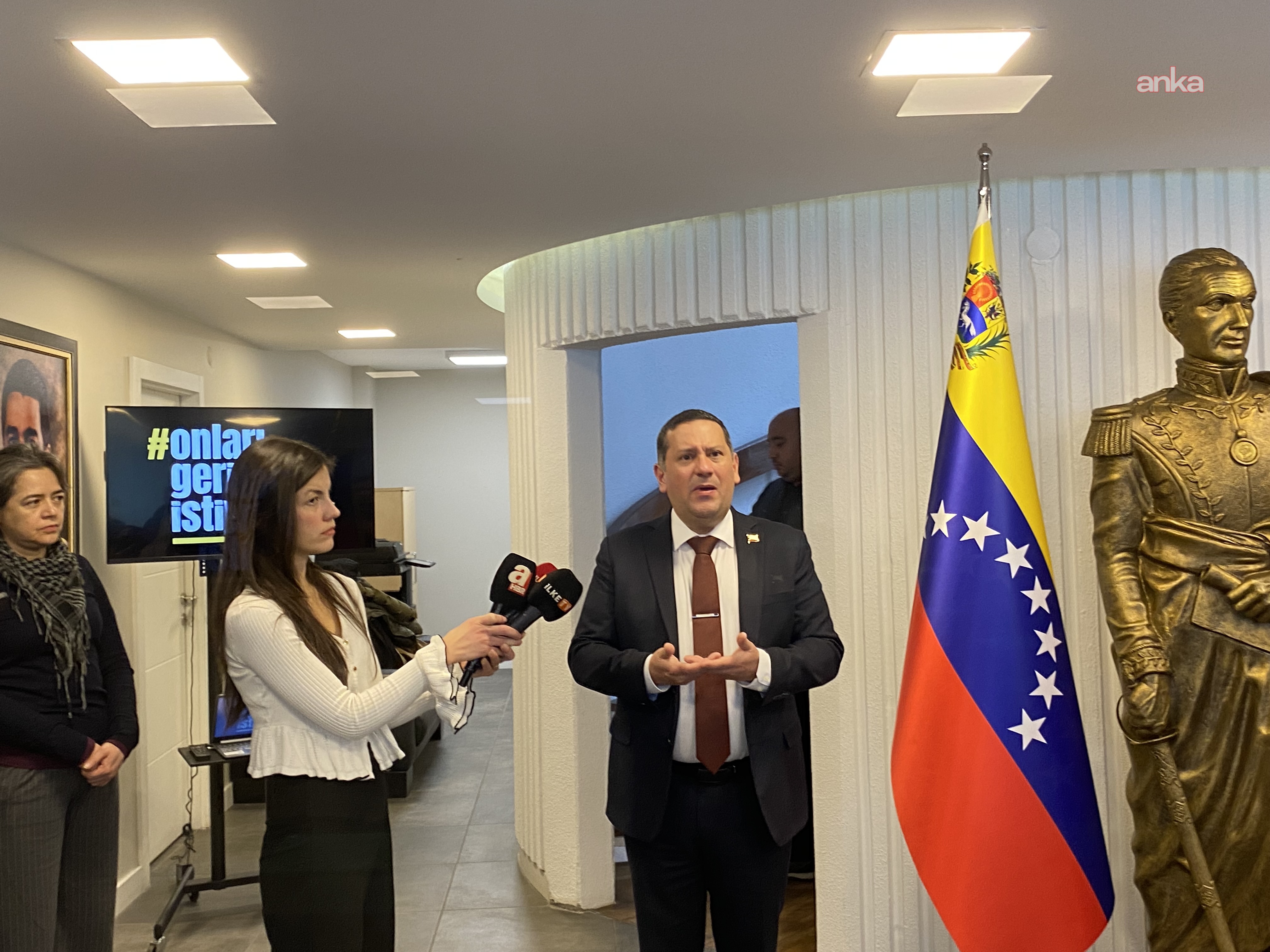 Venezuela Büyükelçisi Molina : “Bolivarcı devrim toplum düşmanı değildir, emperyalizm adını verdiğimiz yapının düşmanıdır”