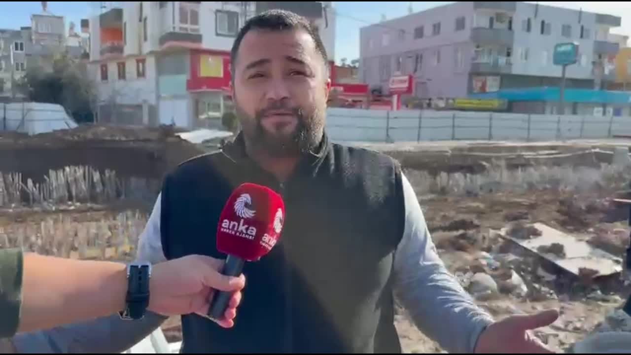 Hızlı tren inşaatı Mersin'in Çilek Mahallesi sakinlerini yıldırdı: "Daha önce 300 metrelik yoldan ana caddeye çıkıyorduk, şimdi 5 kilometrelik yolu kullanıyoruz"