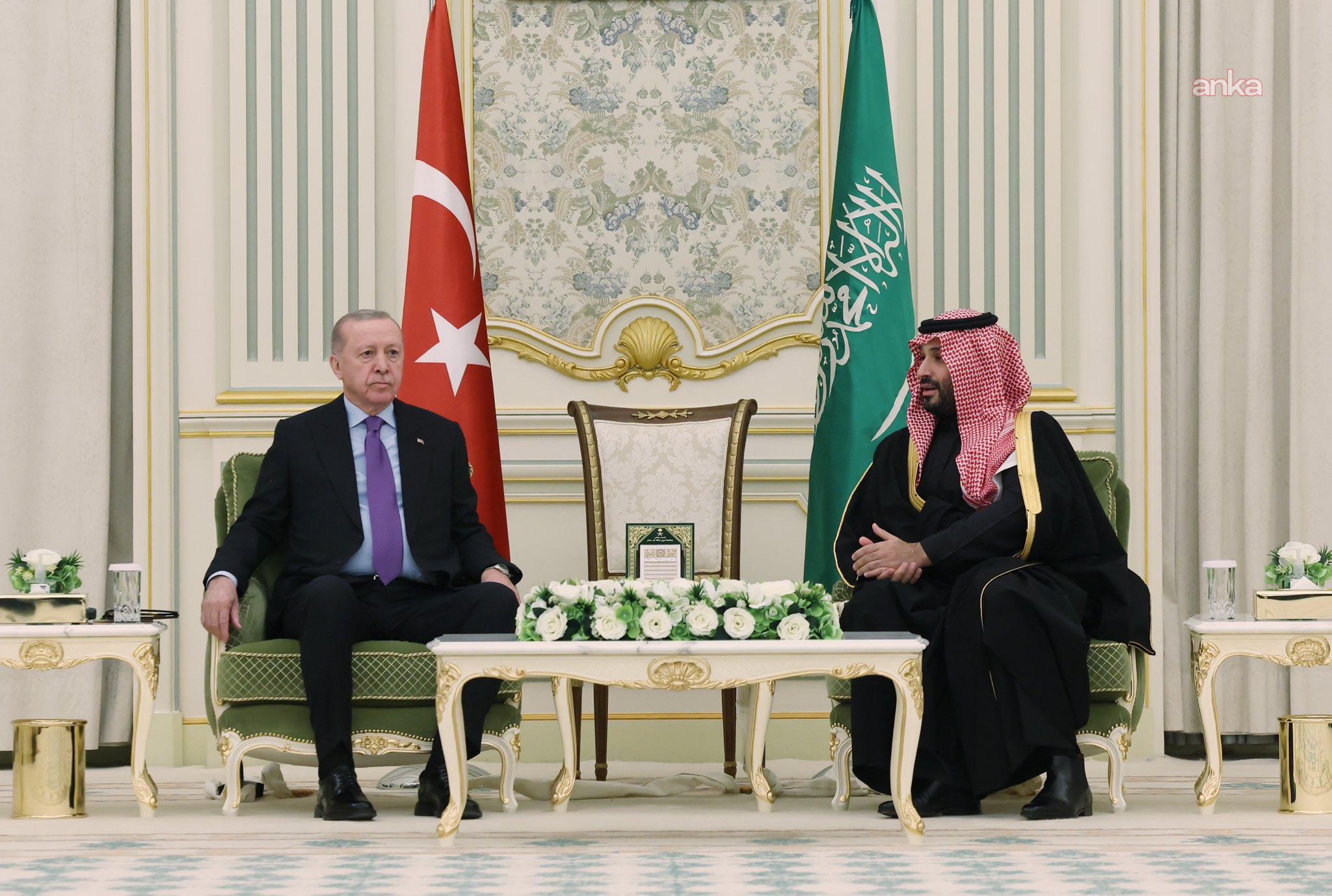 Cumhurbaşkanı Erdoğan Riyad'da, Suudi Arabistan Veliaht Prensi Muhammed bin Selman ile bir araya geldi