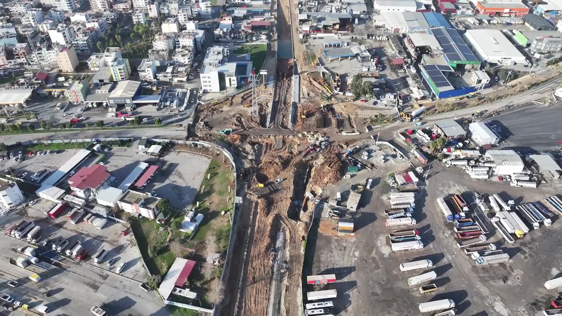Mersin Su ve Kanalizasyon İdaresi'nden ana içme suyu hattında başarılı deplase çalışması