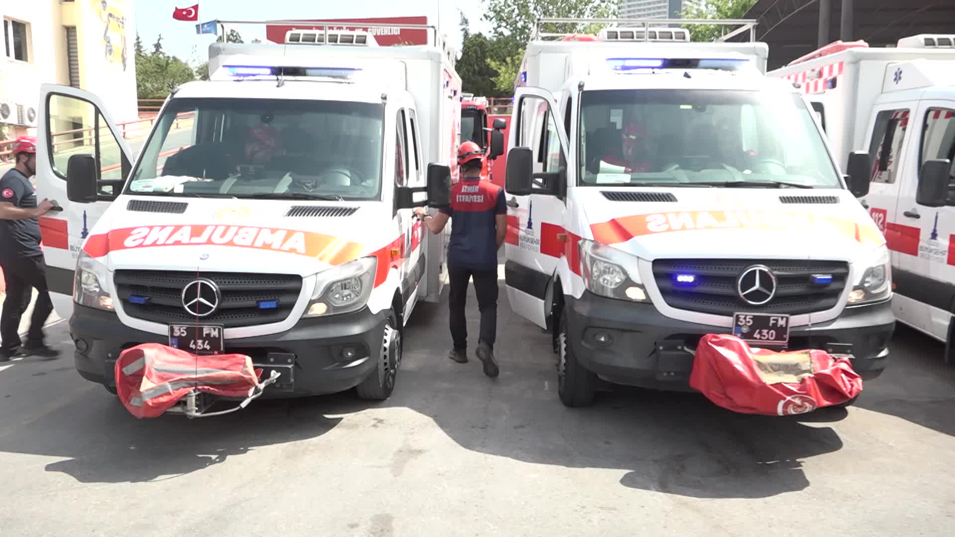 İzmir İtfaiyesi, cerrahi hassasiyetle hayat kurtarıyor