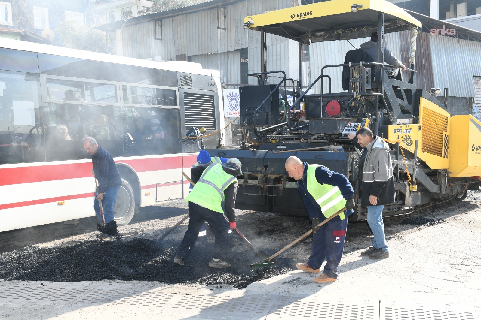 Çiğli’de asfalt seferberliği: Köyiçi ve Dere Caddesi yenileniyor