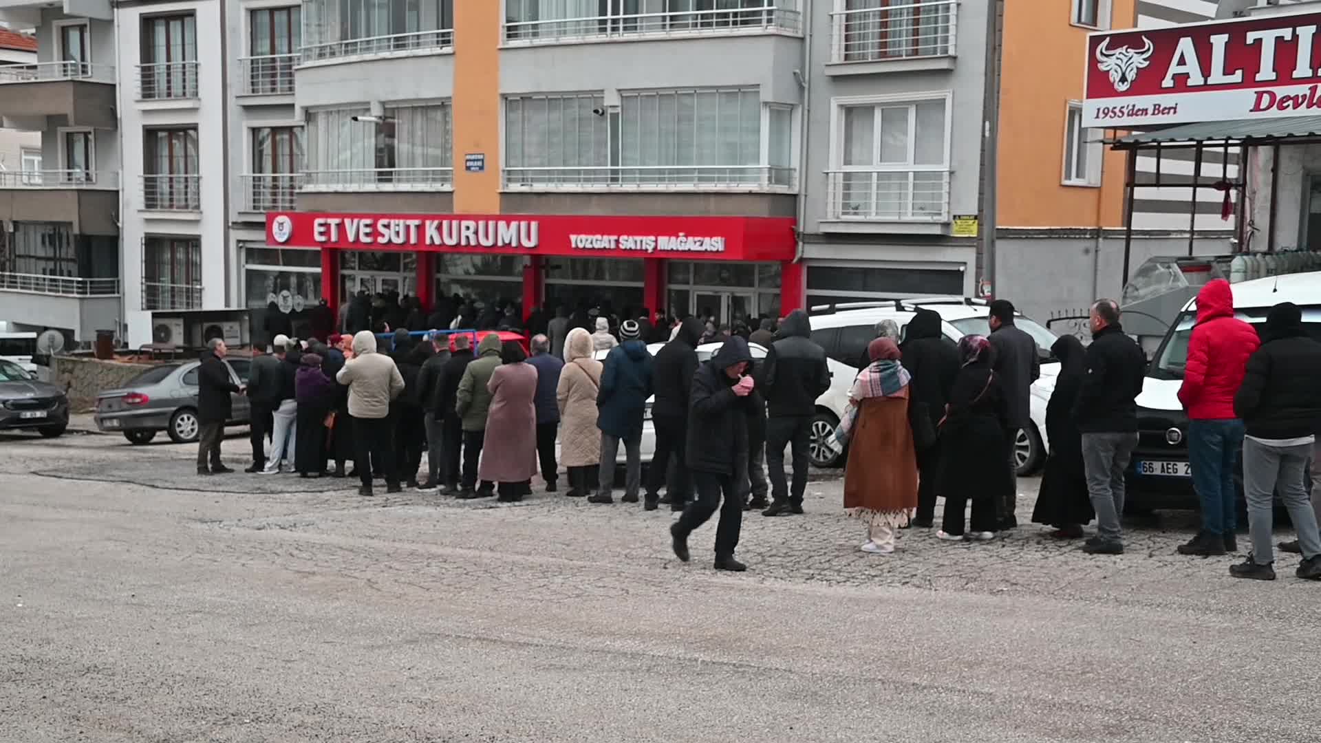 Yozgat'ta ramazan öncesi ucuz et kuyruğu