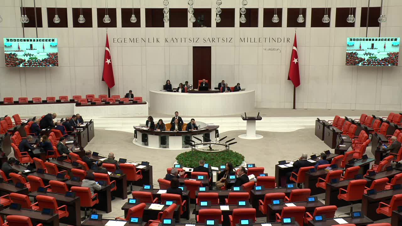 CHP'li Uğur Bayraktutan: "Bülent Gezer kardeşimize bir an önce ulaşılması için gereğinin yapılmasını diliyorum"
