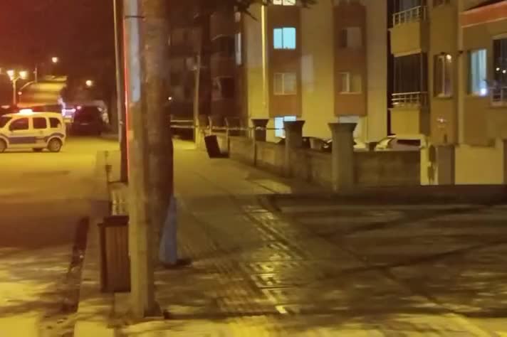 Sivrihisar Belediye Başkanı Dökmeci’nin evinin bulunduğu sokaktaki "şüpheli valiz" endişeye yol açtı