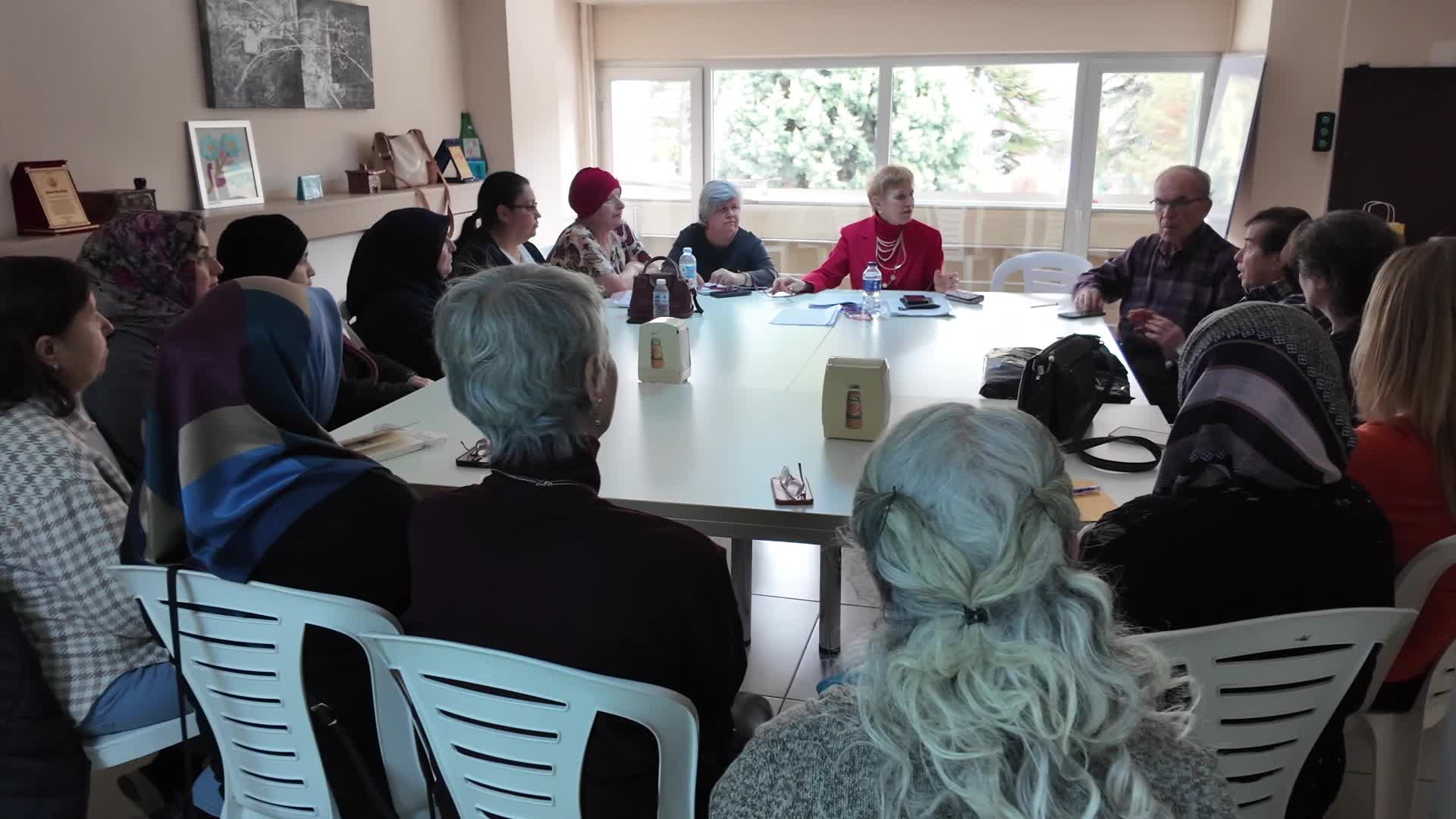 Tepebaşı Belediyesi'nin evde hasta bakım eğitimleri devam ediyor
