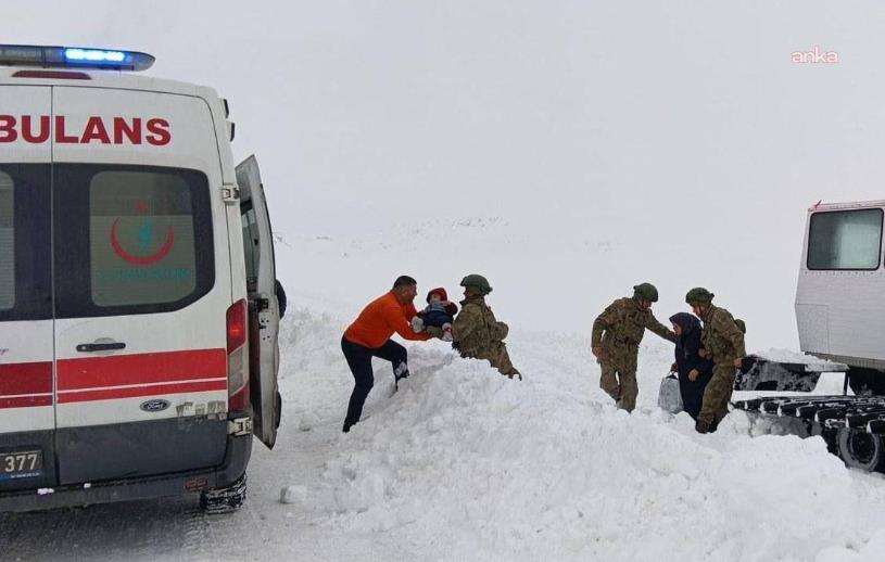 MSB: Kars'ta sağlık problemi yaşayan iki çocuğumuz evlerinden alınarak sağlık ekiplerine teslim edildi