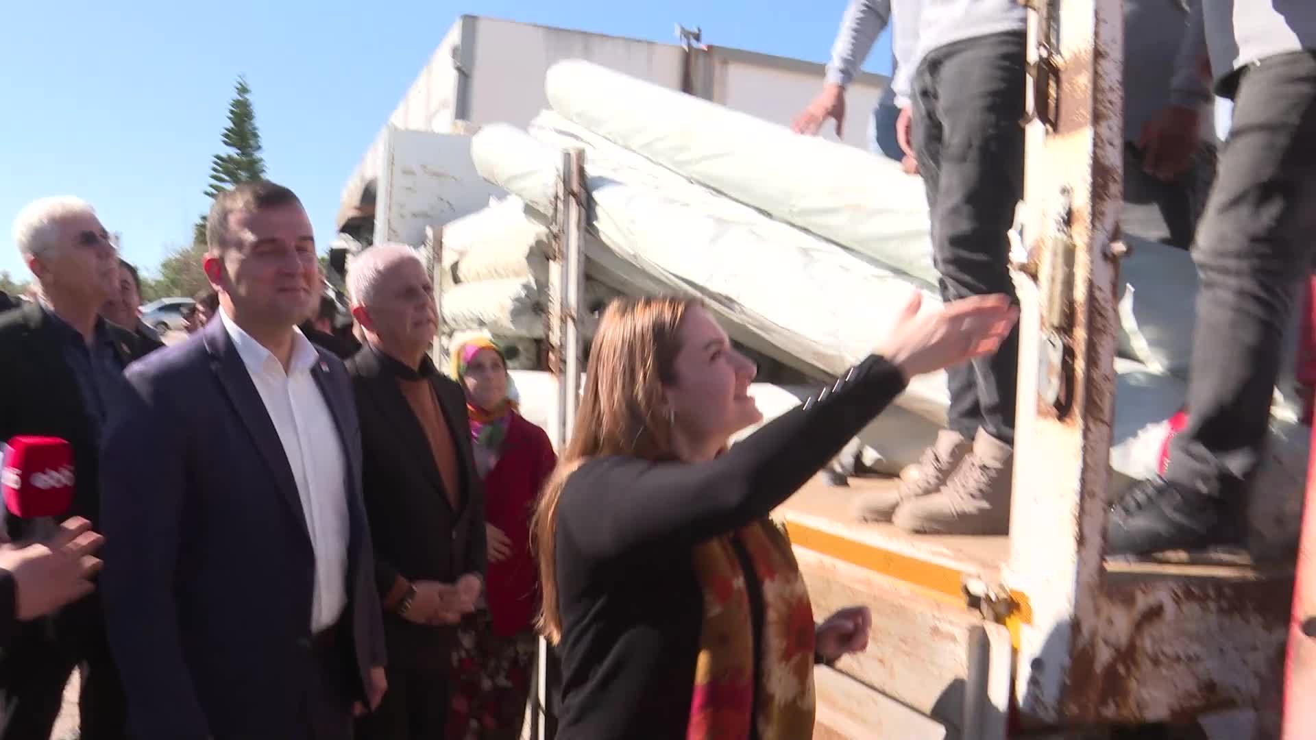 Antalya Büyükşehir Belediyesi Başkan Vekili Özdemir'den afetzede çiftçilere "geçmiş olsun" ziyareti