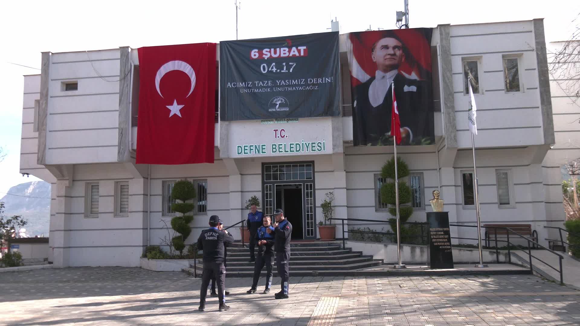 Özgür Özel Hatay’da Defne Belediyesi ve Narlıca Deprem Şehitliği’ni ziyaret etti
