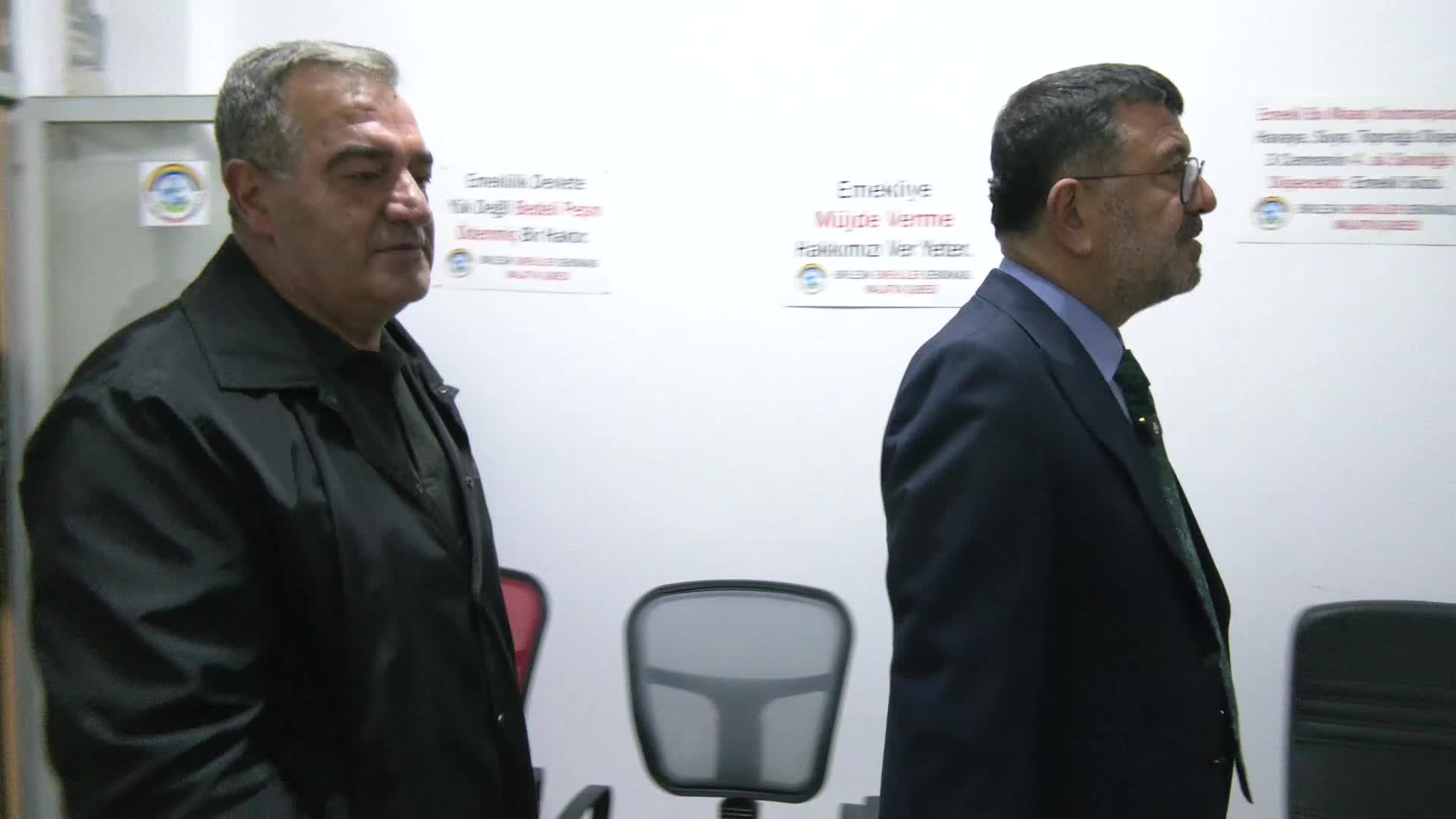 Veli Ağbaba'dan Bakan Şimşek'e 'enflasyon' eleştirisi: Mevsimsel etkiler dedi, kışı, karı bahane ediyor. Yazın don oldu dediler. Bugün de kış lobisini görüyoruz.