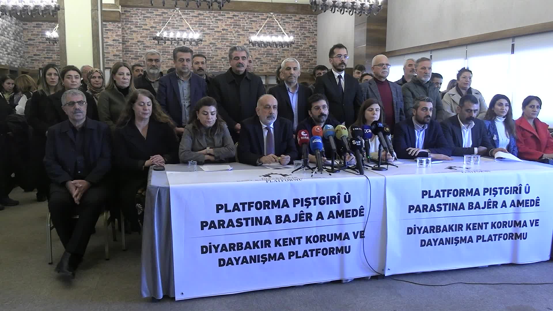 Kobani için toplanan yardımlar Diyarbakır’a geri döndü… DTSO Başkanı Kaya: AFAD’ın bile giremediği yere bizden 25 tırı teslim etmemizi istiyorlar