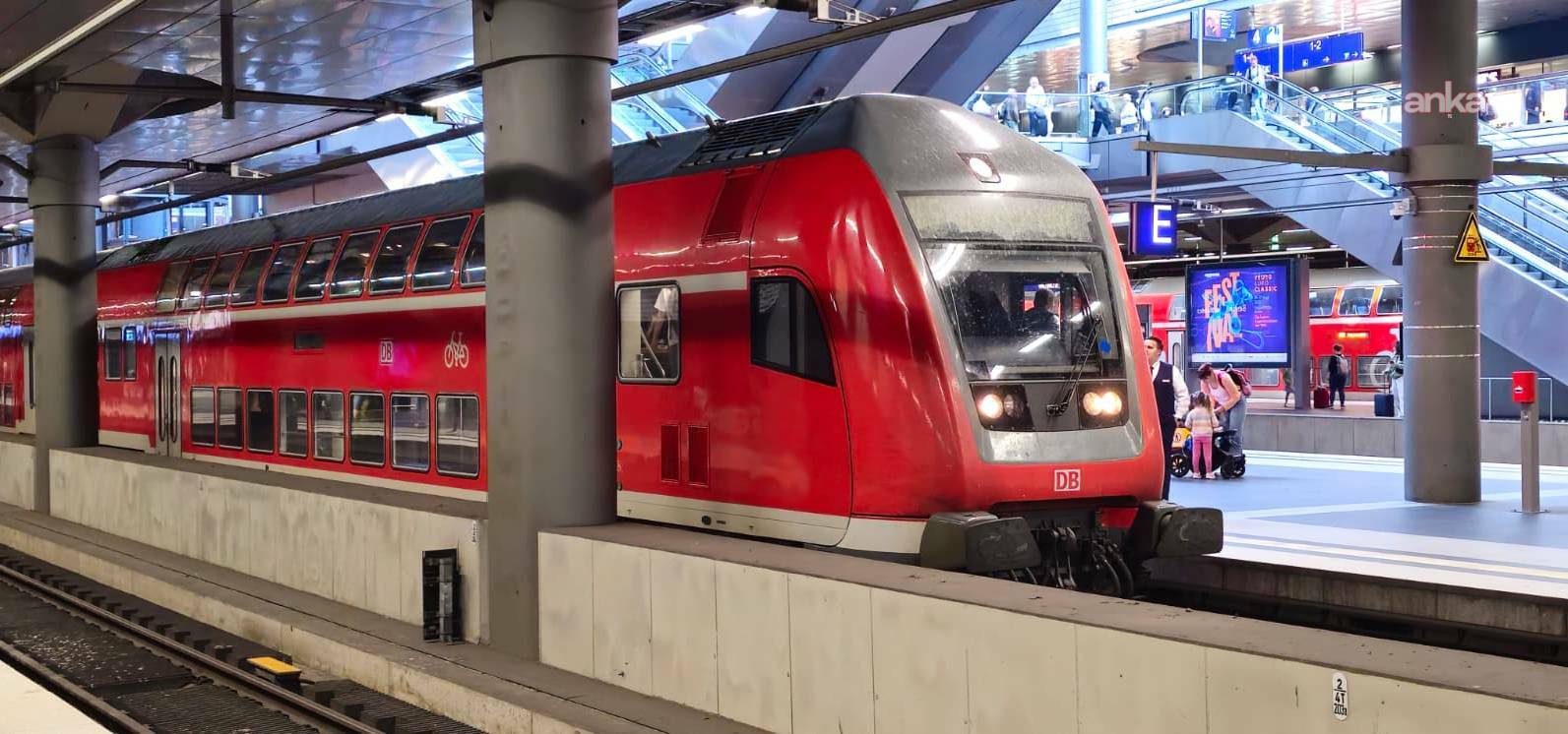 Almanya’da bir yolcunun saldırısına uğrayan tren görevlisi Serkan C. beyin kanamasından dolayı hayatını kaybetti