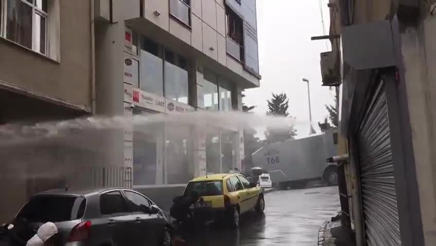 HELİN BÖLEK'İN CENAZESİNDE POLİS MÜDAHALESİ
