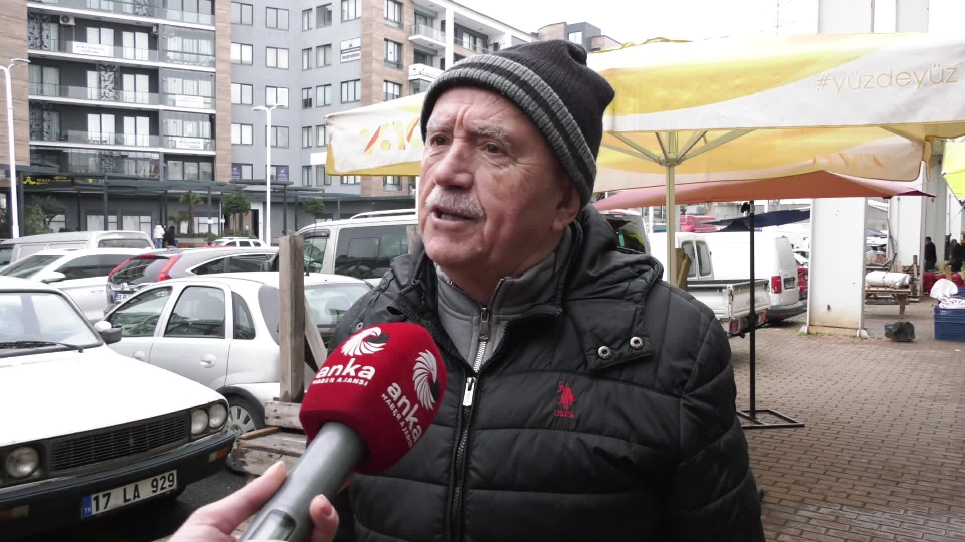 Hemşehrileri AK Partili Mestan Özcan'a tepkili: 20 bin lirayla geçinmeye çalışan milletle alay ediyor herhalde... Bu millet nasıl geçinecek o geçinemiyorsa? O insan, ben değil miyim, toprak mı yiyeceğim? Seçimde görüşeceğiz...