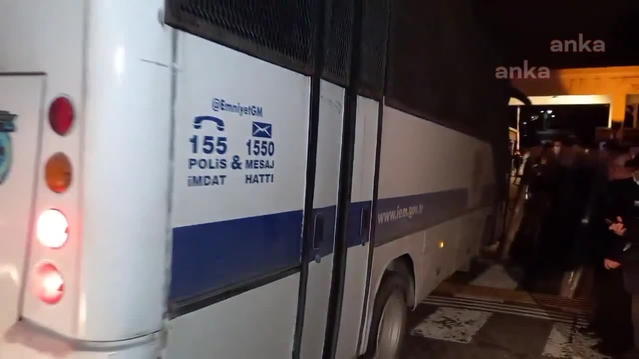 KADIKÖY'DEKİ BOĞAZİÇİ PROTESTOLARINDA GÖZALTINA ALINAN 23 KİŞİ ADLİYEYE SEVK EDİLDİ