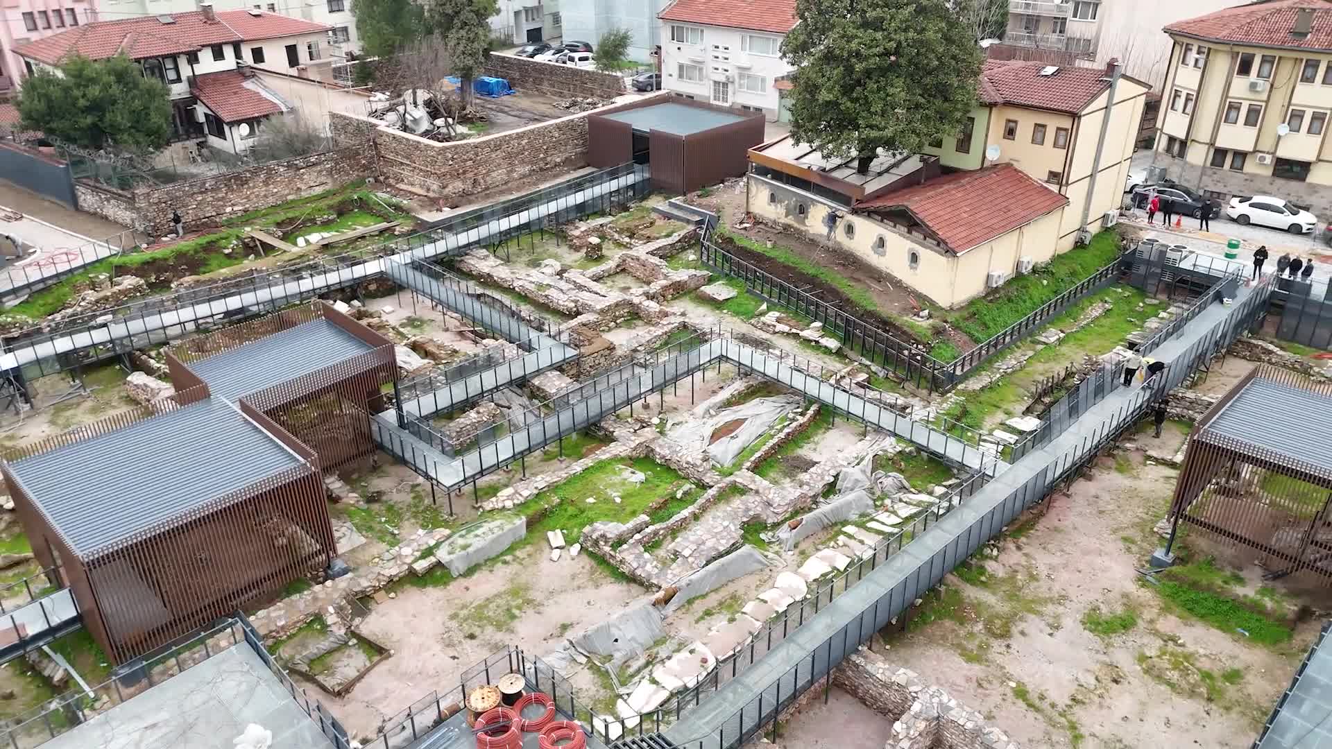 Osmangazi Belediye Başkanı Aydın’dan Arkeopark’ta inceleme: “Hisar’ı, ‘old city’ dediğimiz yaşayan bir merkez haline getirmek istiyoruz”