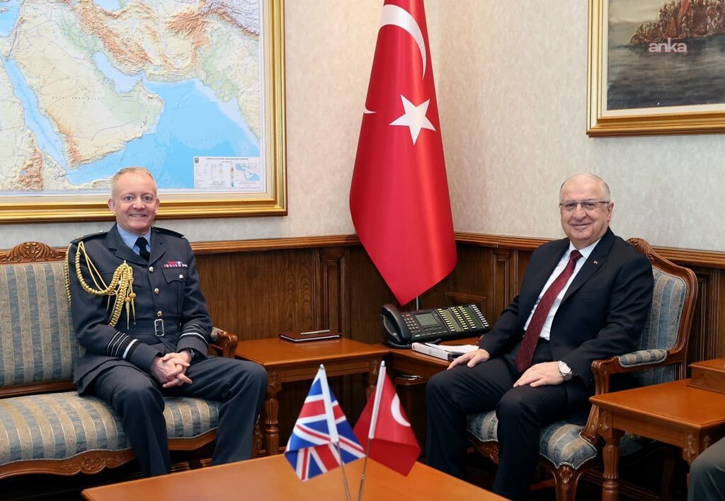 Bakan Güler, Birleşik Krallık Genelkurmay Başkanı Orgeneral Knighton'ı kabul etti