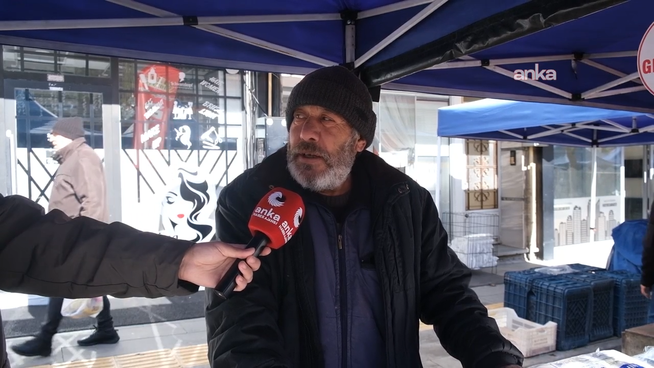 Ispartalılar semt pazarında geçim sıkıntısını dile getirdi: "Bir dilim ekmeğe çalışıyorum"