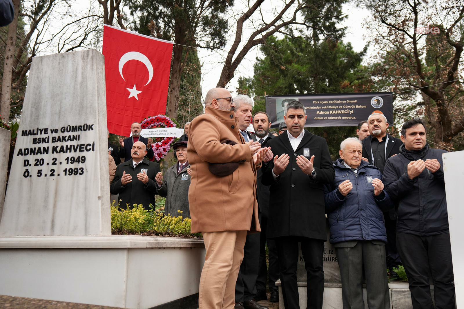 Adnan Kahveci, vefatının 33’üncü yılında Kartal’da mezarı başında anıldı