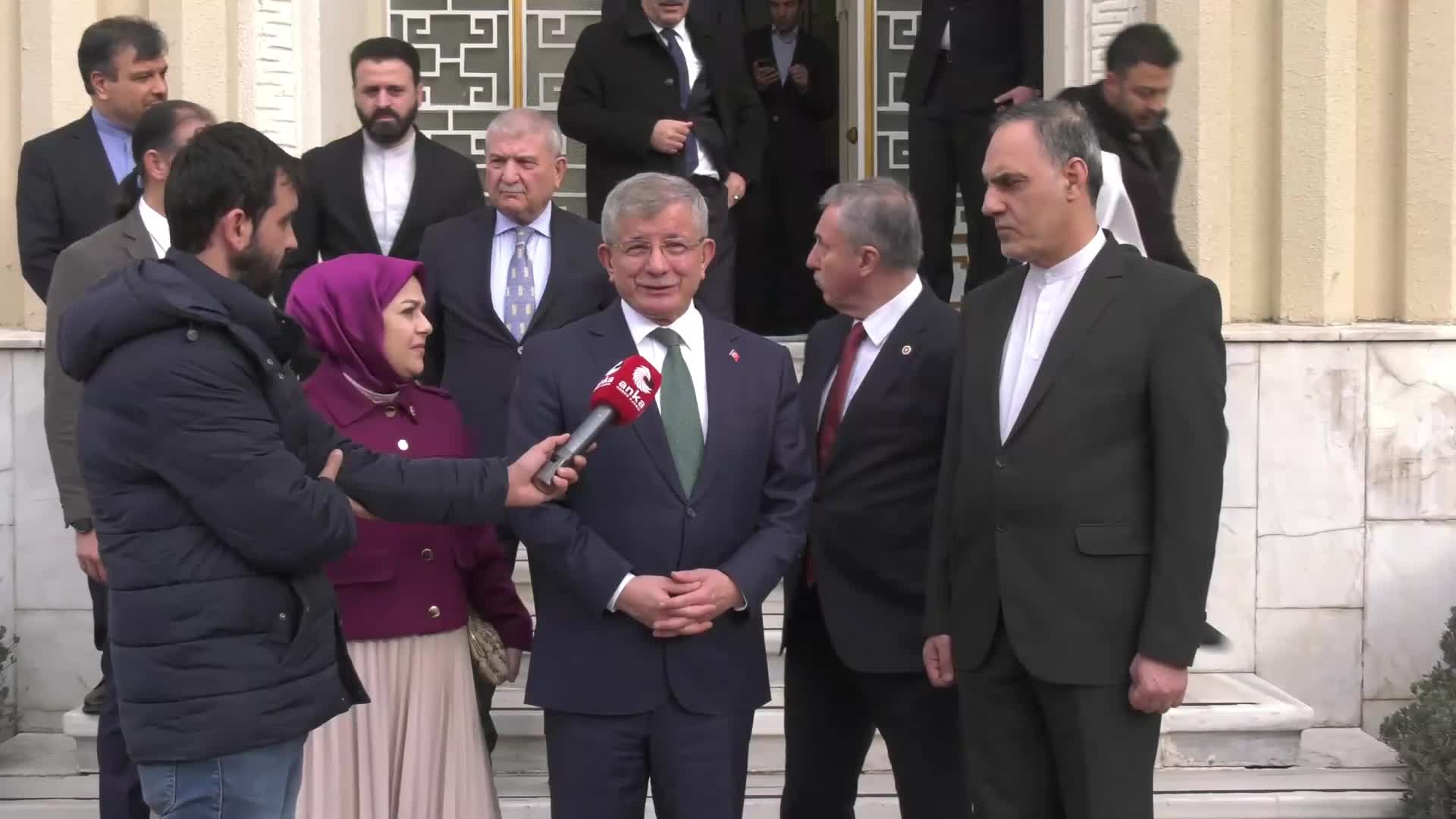 Ahmet Davutoğlu: "Türkiye, Mısır, Suudi Arabistan, İran dörtlüsünün olduğu bir bölge zirvesini yapmak lazım"