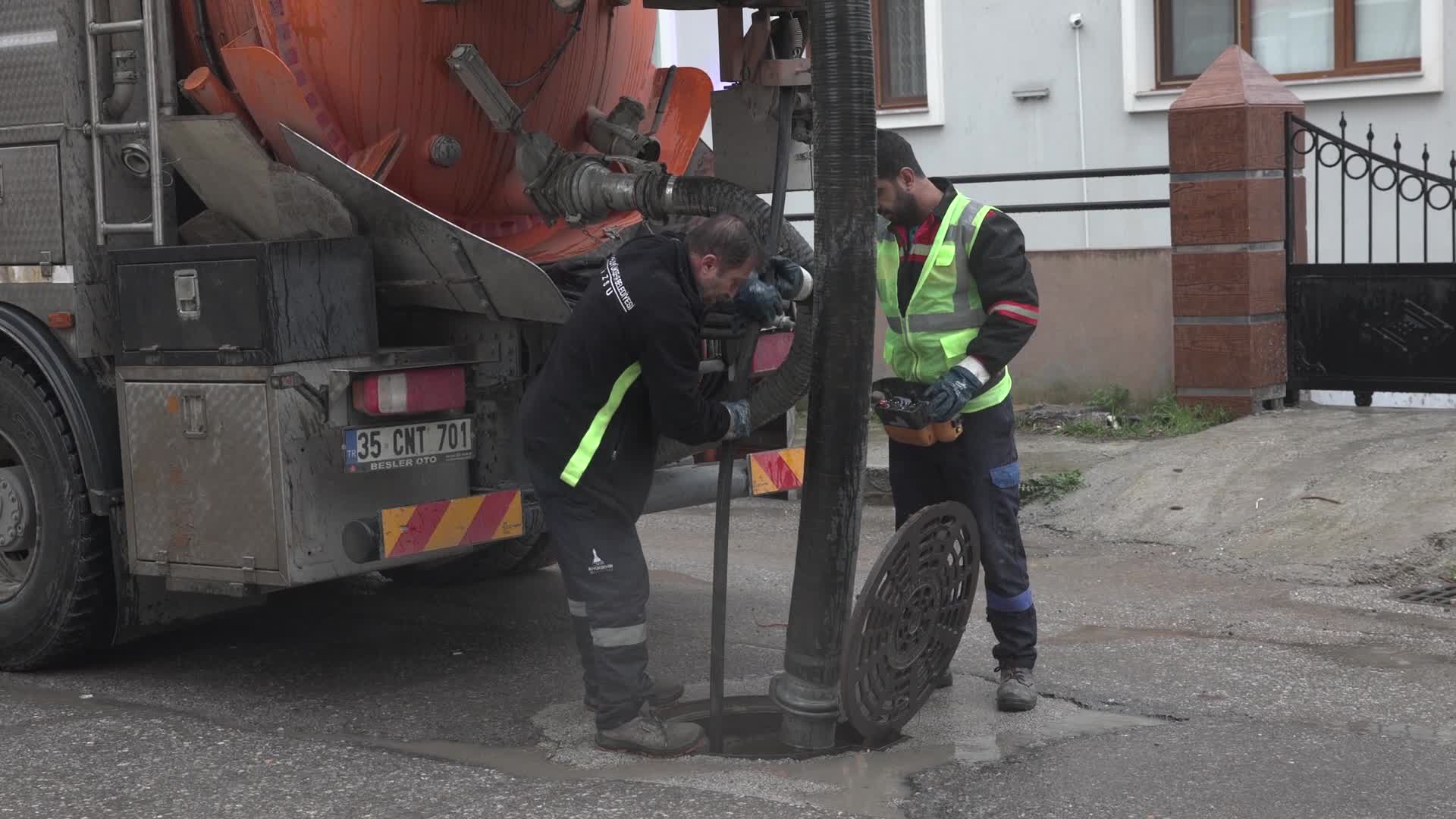 Yağış alarmı sürüyor... İzmir’de ekipler 24 saat görevde