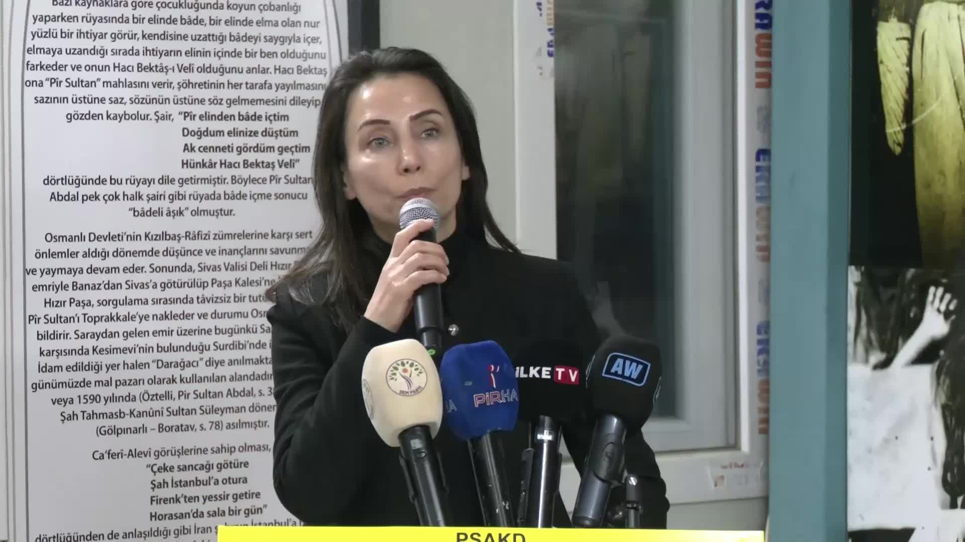 Tülay Hatimoğulları: Depremzedeye müşteri muamelesi yapıyorlar, biten konutların anahtarını teslim ederken boş kağıda imza attırıyorlar
