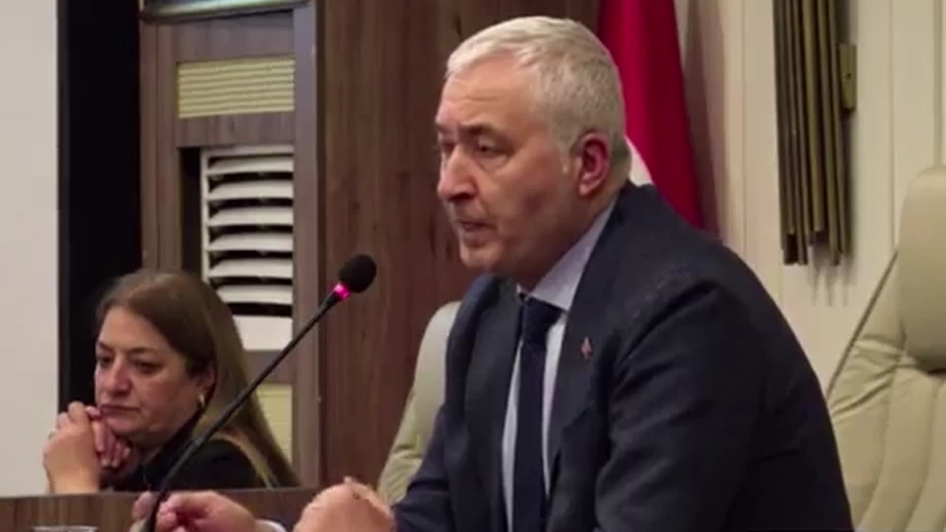 Kemalpaşa Belediye Başkanı Türkmen’den bürokrasi tepkisi: “Gidiyoruz, ‘beni yukarıdan arat’ deniyor”