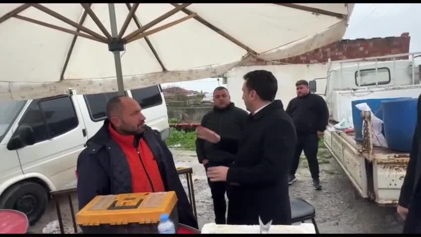 CHP Manisa Milletvekili Bekir Başevirgen, Saruhanlı ilçesinde elektrik kesintileri şikayetlerini dinledi