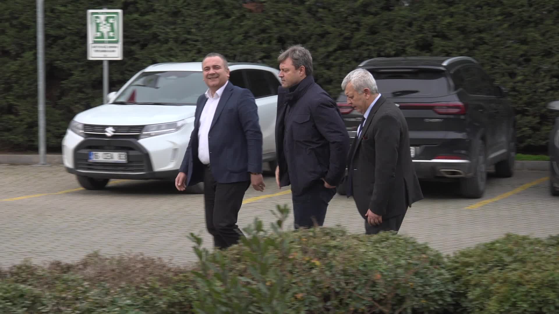 Ertuğrul Sağlam, Osmangazi Belediyespor'un genç tenisçileriyle bir araya geldi