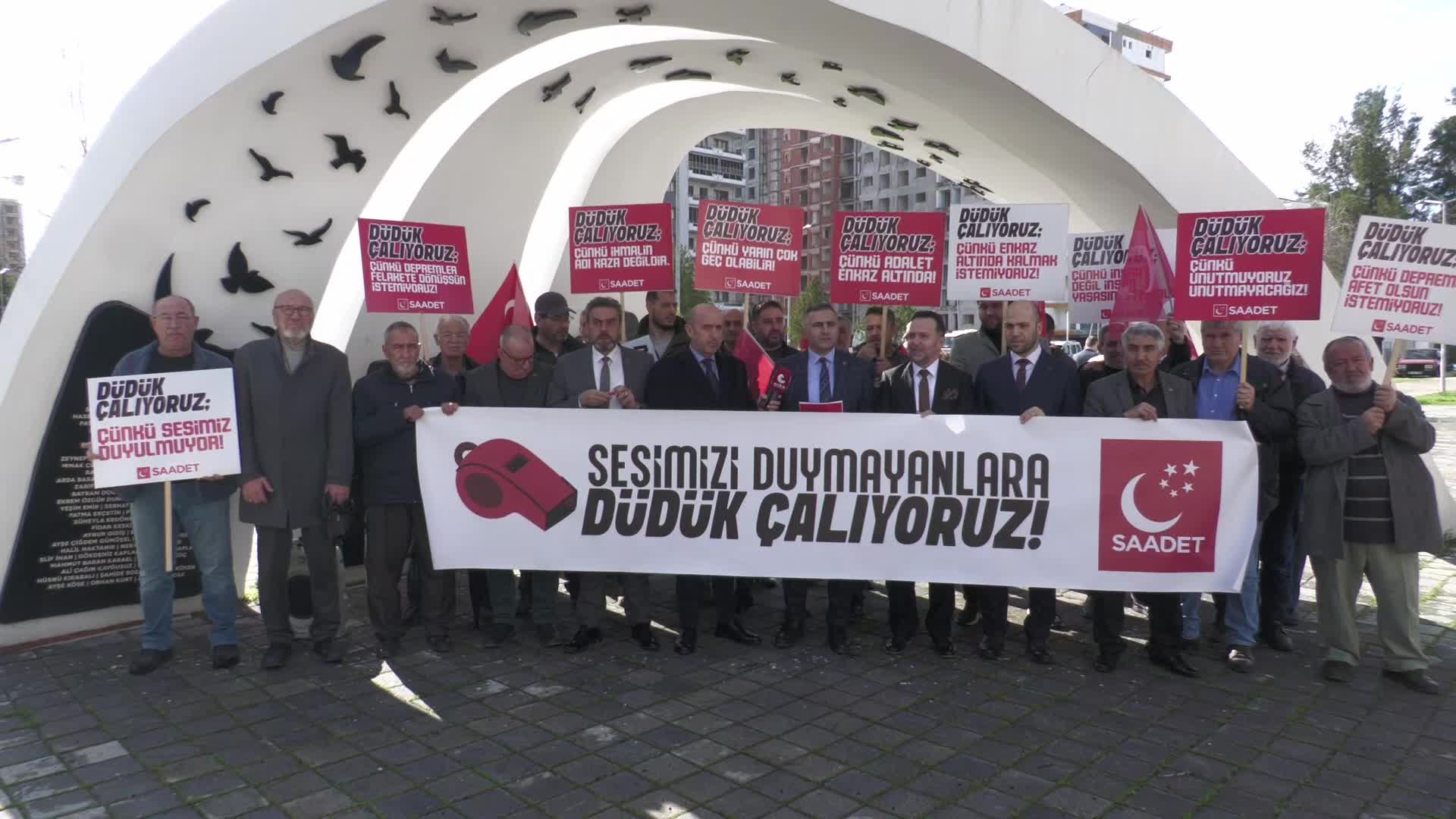 6 Şubat depremlerinin üçüncü yılı...Saadet Partisi'nden İzmir'de düdüklü eylem: “Sesimizi duyan var mı?”