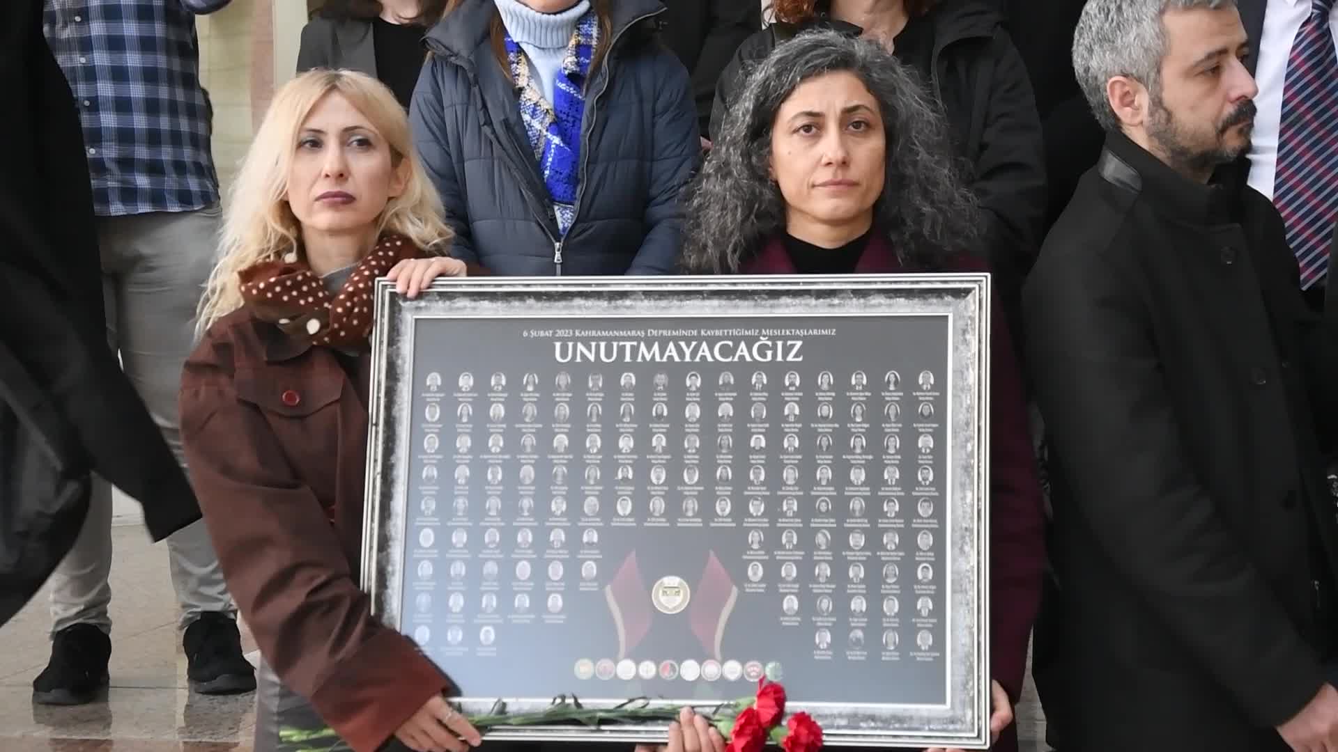 İzmir Barosu, 6 Şubat depremlerinde yaşamını yitiren meslektaşlarını andı