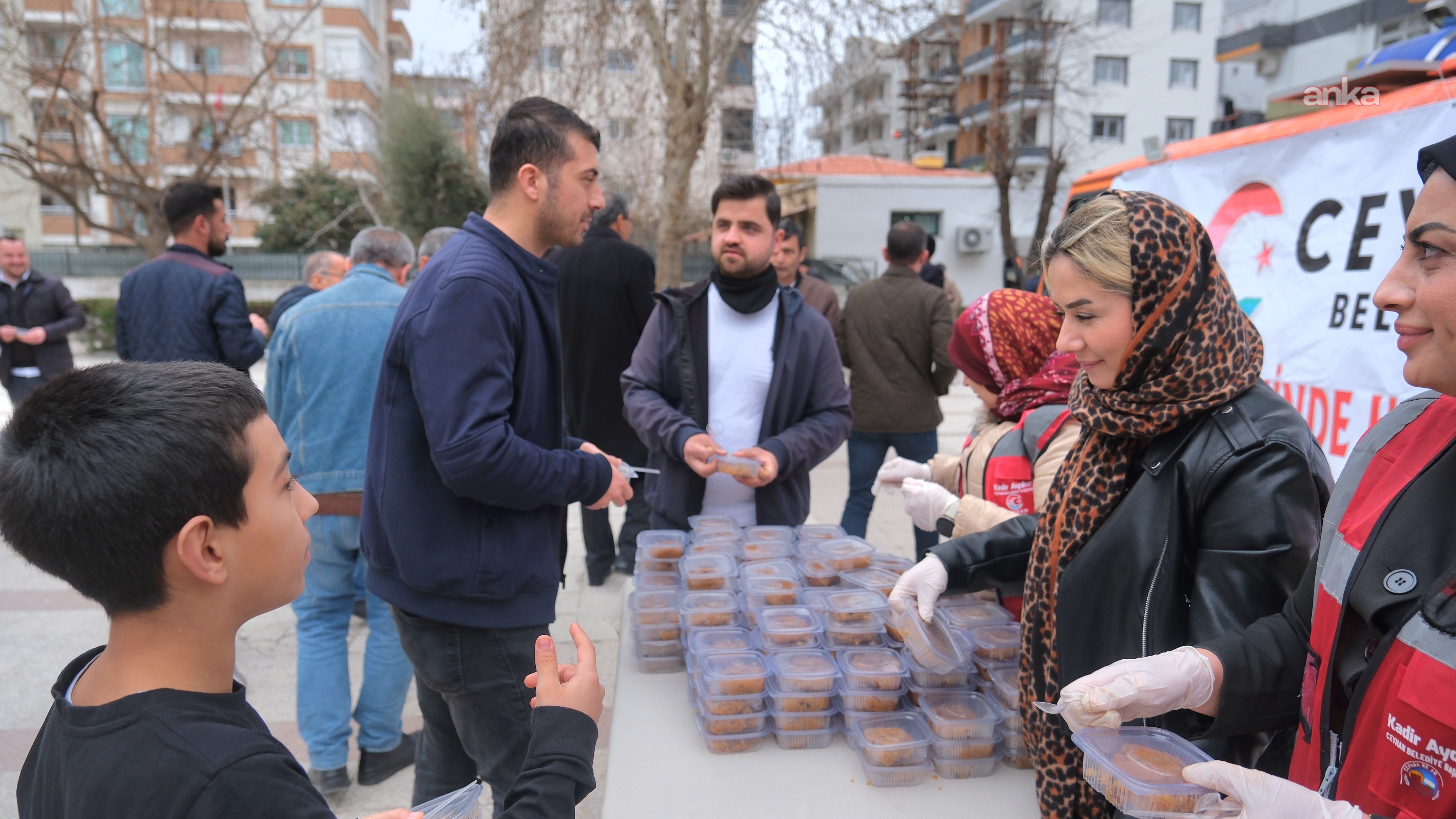 Ceyhan Belediyesi’nden 6 Şubat depremlerinde hayatını kaybedenler anısına helva ikramı