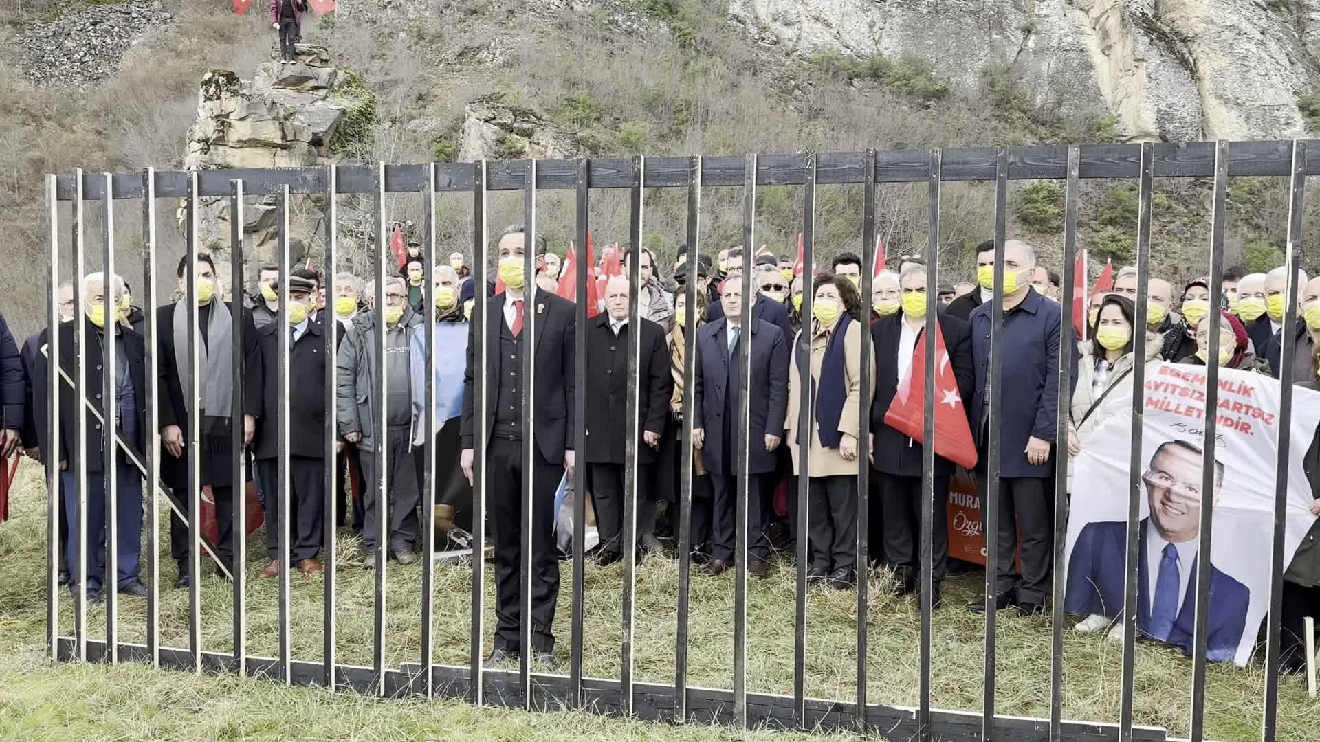 CHP Maçka İlçe Başkanlığı “Adaletsizliğe Karşı Sessizlik ve Sarı Maske”  eylemi gerçekleştirdi