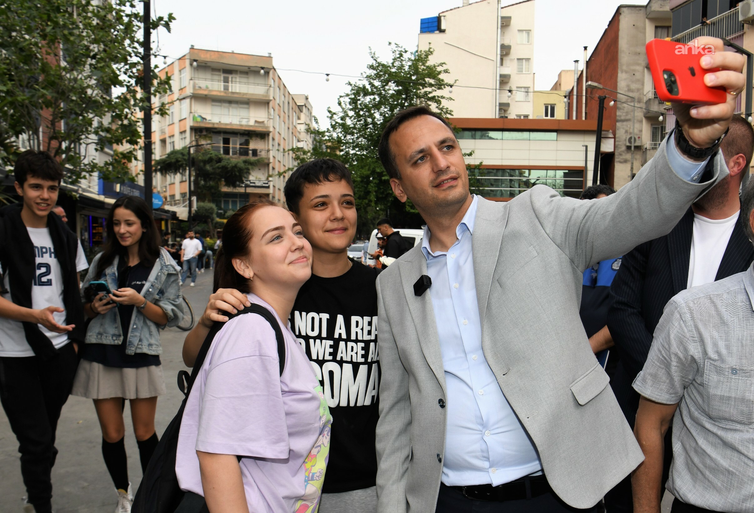 Bornova Belediyesi’nden üniversite öğrencilerine burs desteği: "Hiçbir gencimizin maddi imkansızlıklar nedeniyle eğitiminden vazgeçmesini istemiyoruz"