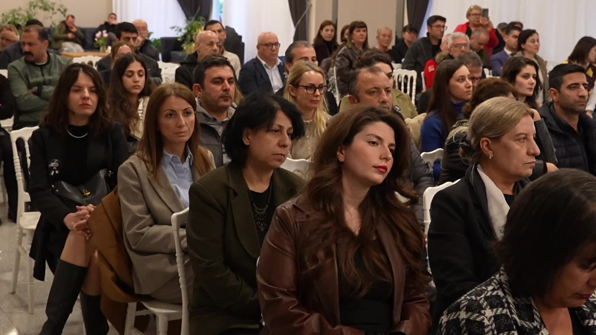 Mersin'de "Unutmadan Devam Etmek: Afet Sonrası Psikolojik İyileşme ve Toplumsal Dayanışma" paneli