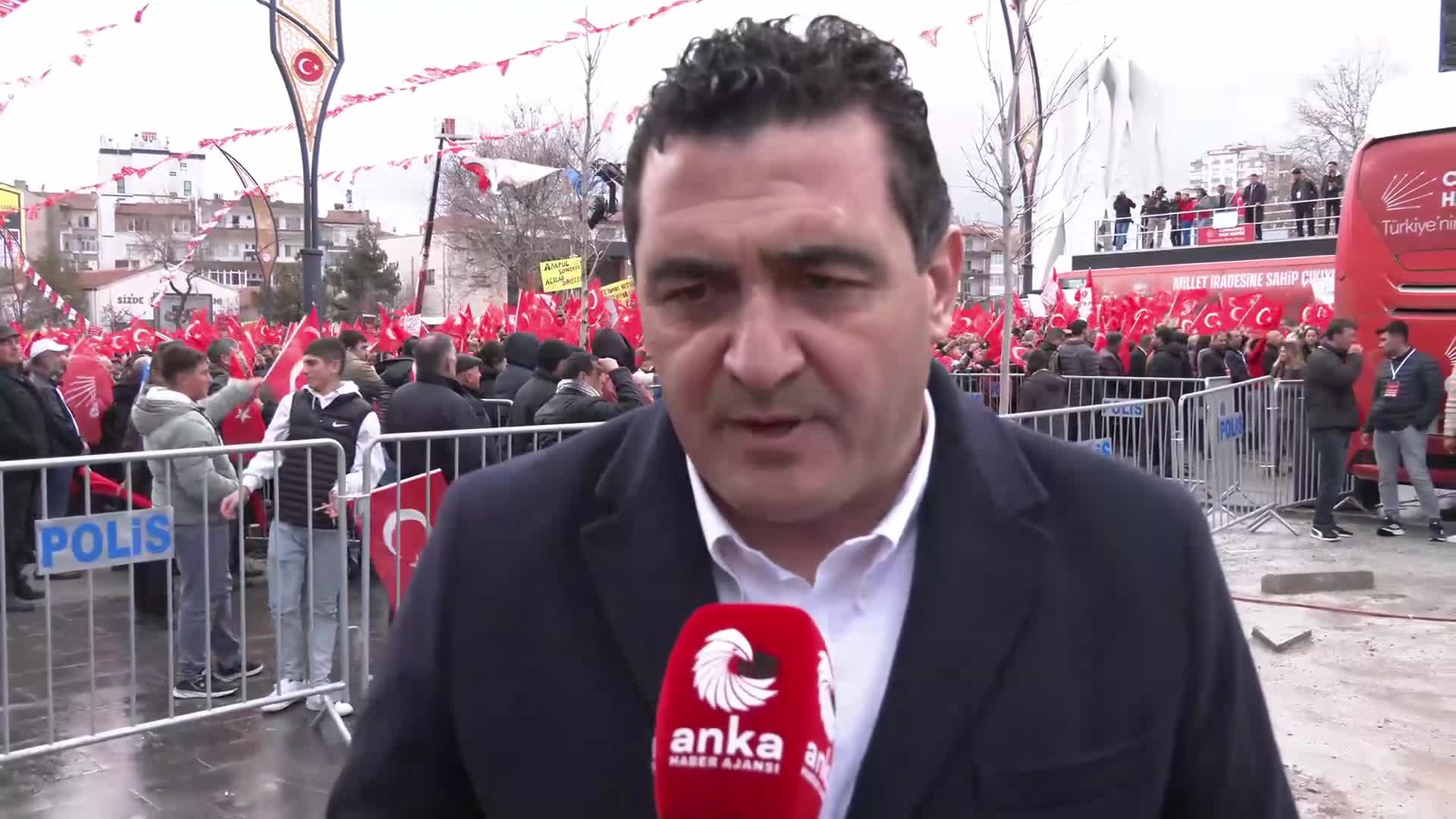 CHP'nin "Millet İradesine Sahip Çıkıyor" mitingi Niğde'de... Ulaş Karasu:  Anadolu'nun dört bir tarafında, AKP'nin 'kale' dediği illerde kalelerini yıkıyoruz