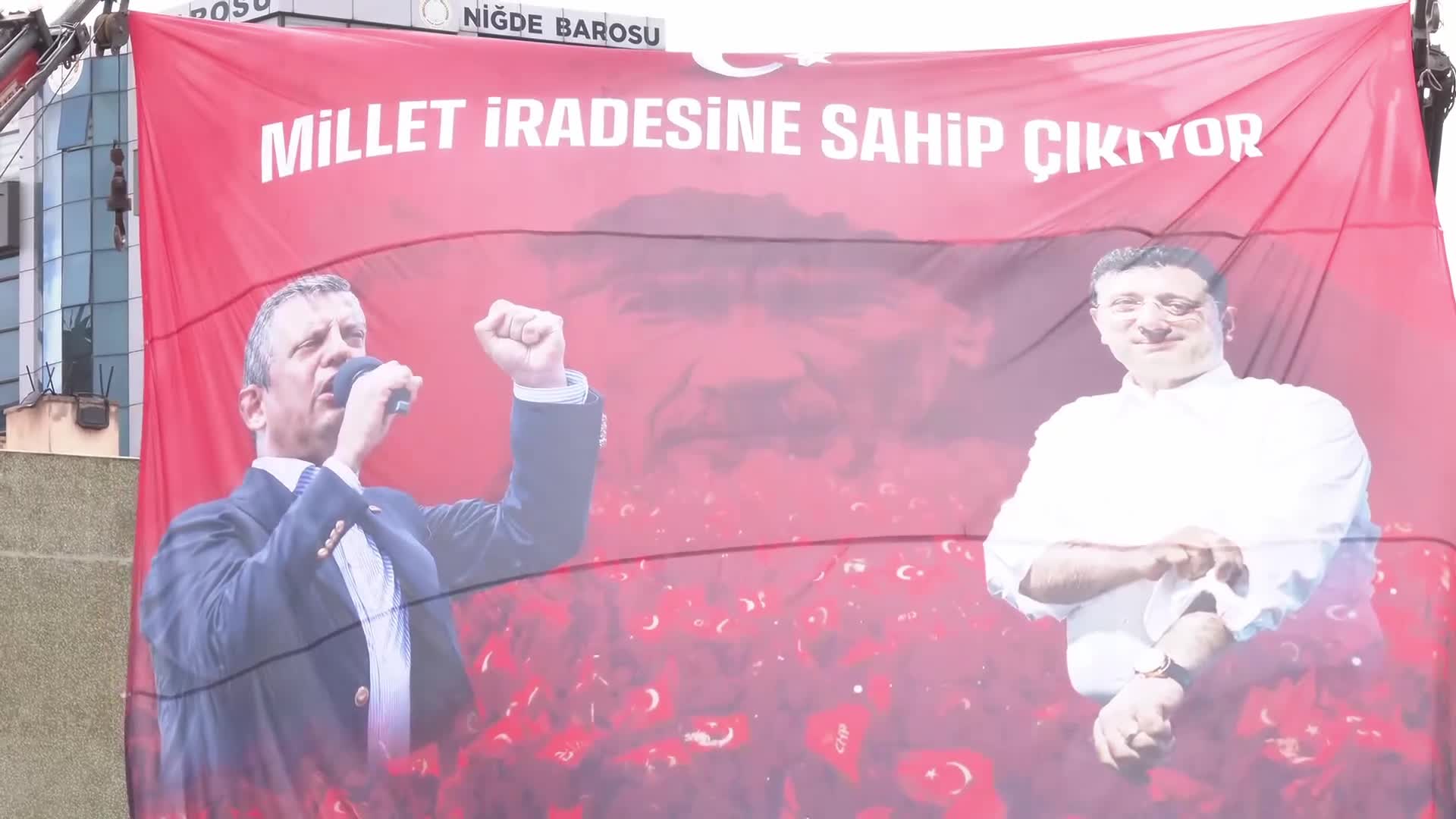 CHP'nin "Millet İradesine Sahip Çıkıyor" mitingi Niğde'de... Yurttaş iktidara tepkili: "Bir zaman 'emekliler çöpten topluyor' diyerek gelenler şimdi emekliyi çöpten toplar hâle getirdiler"