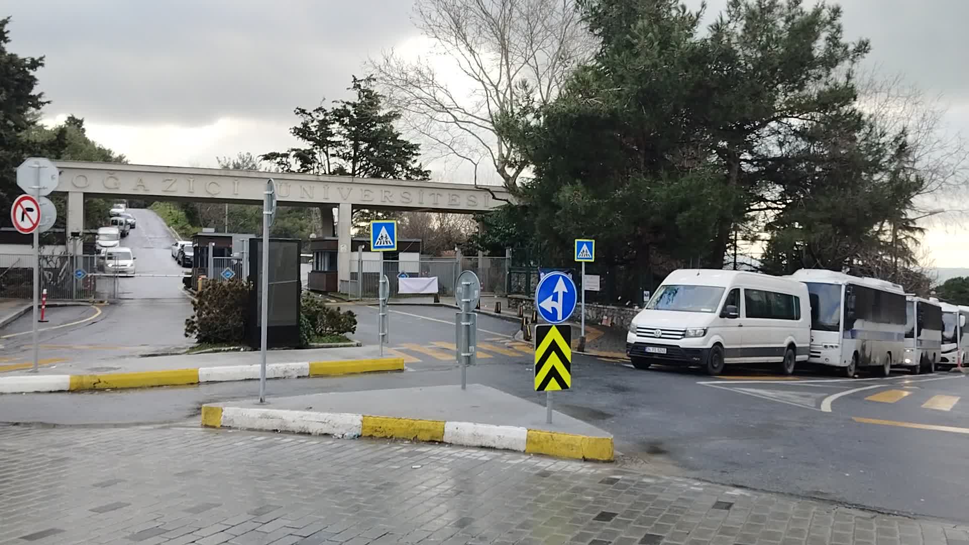 Boğaziçi'ne şafak operasyonu... Kulüp odaları itirazlara rağmen polis ve özel güvenlik ablukası altında boşaltıldı
