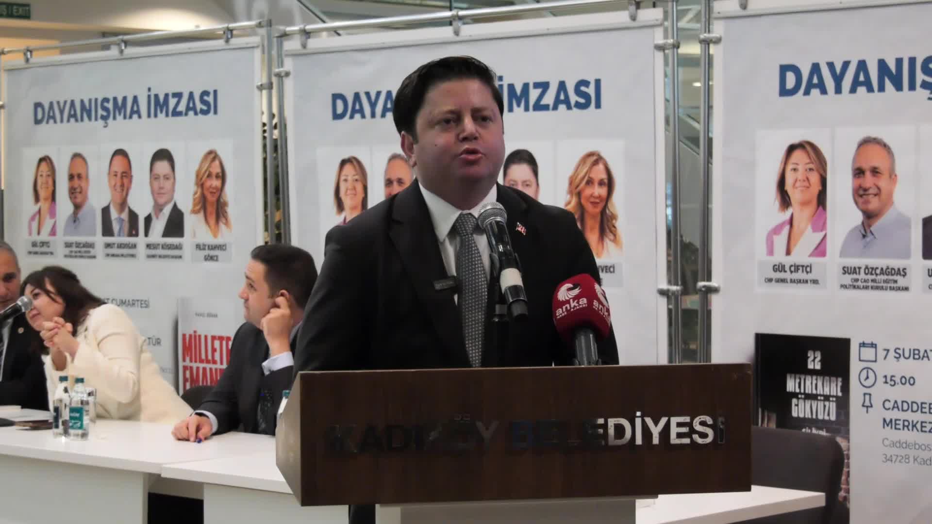 "Dayanışma İmzası" etkinliği... Kadıköy Belediye Başkanı Kösedağı: Ucu bucağı görünmeyen bir kuyruk oluştu. Bazı şeyleri dayanışmayla aşmamızı gösteriyor
